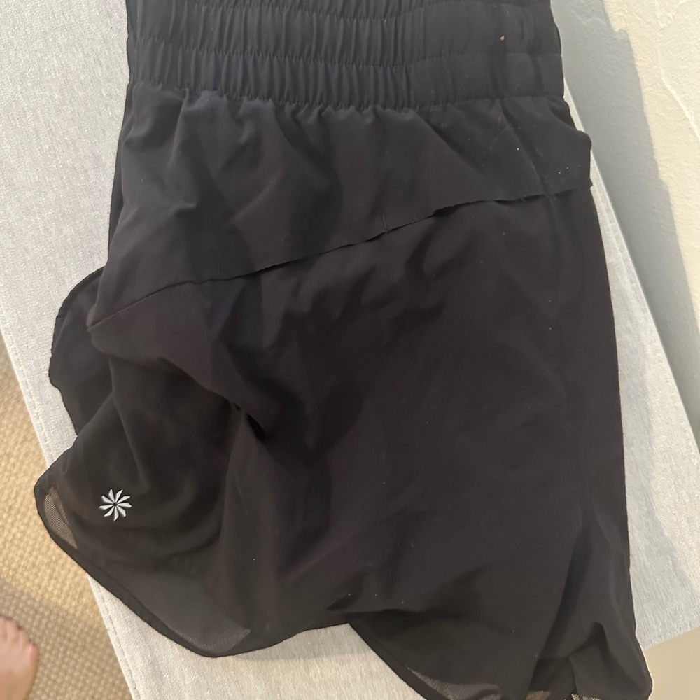 Athleta high rise 3” mesh racer shorts XL